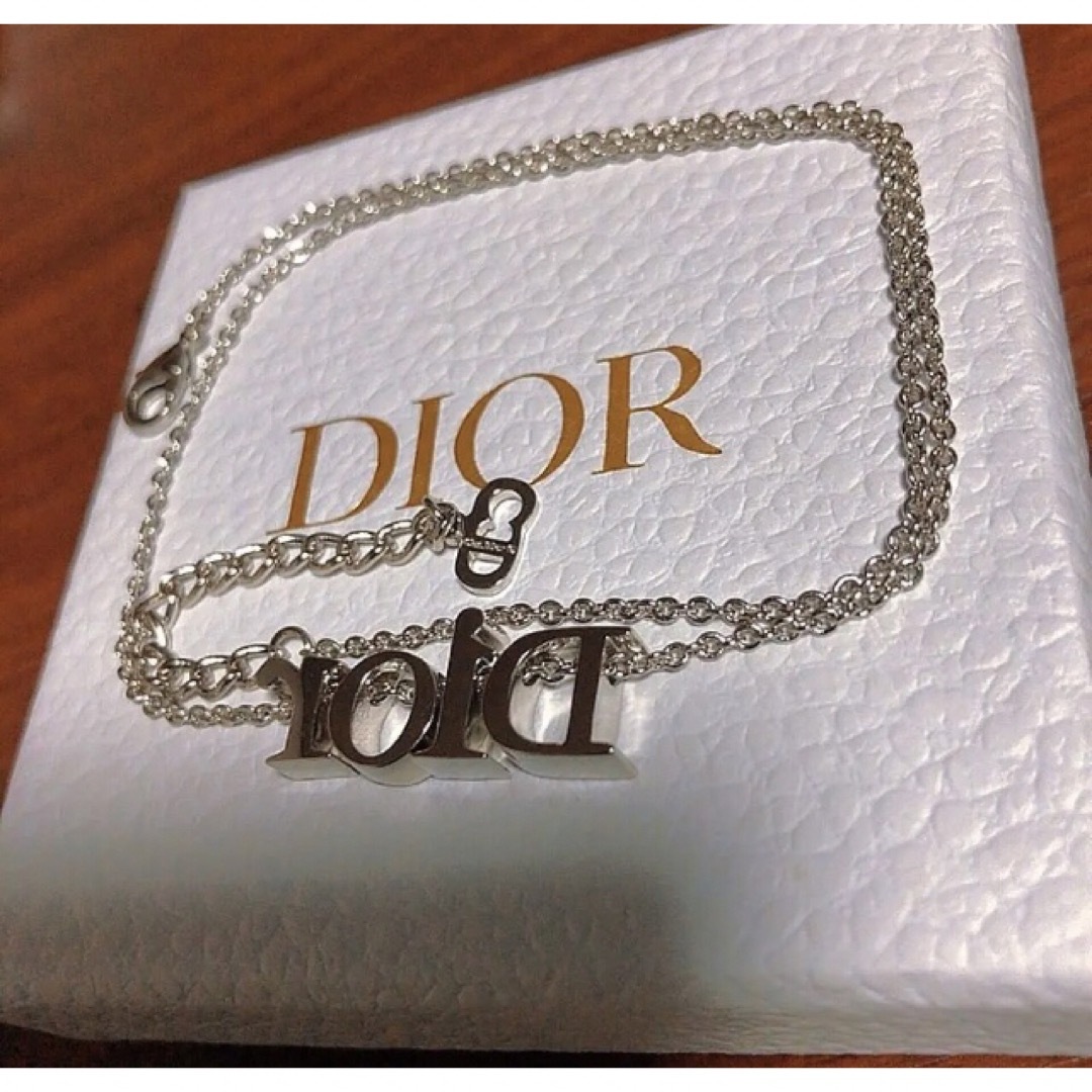Christian Dior(クリスチャンディオール)の Dior  ネックレス シルバー ロゴ キラキラ ストーン シンプル Dior レディースのアクセサリー(ネックレス)の商品写真