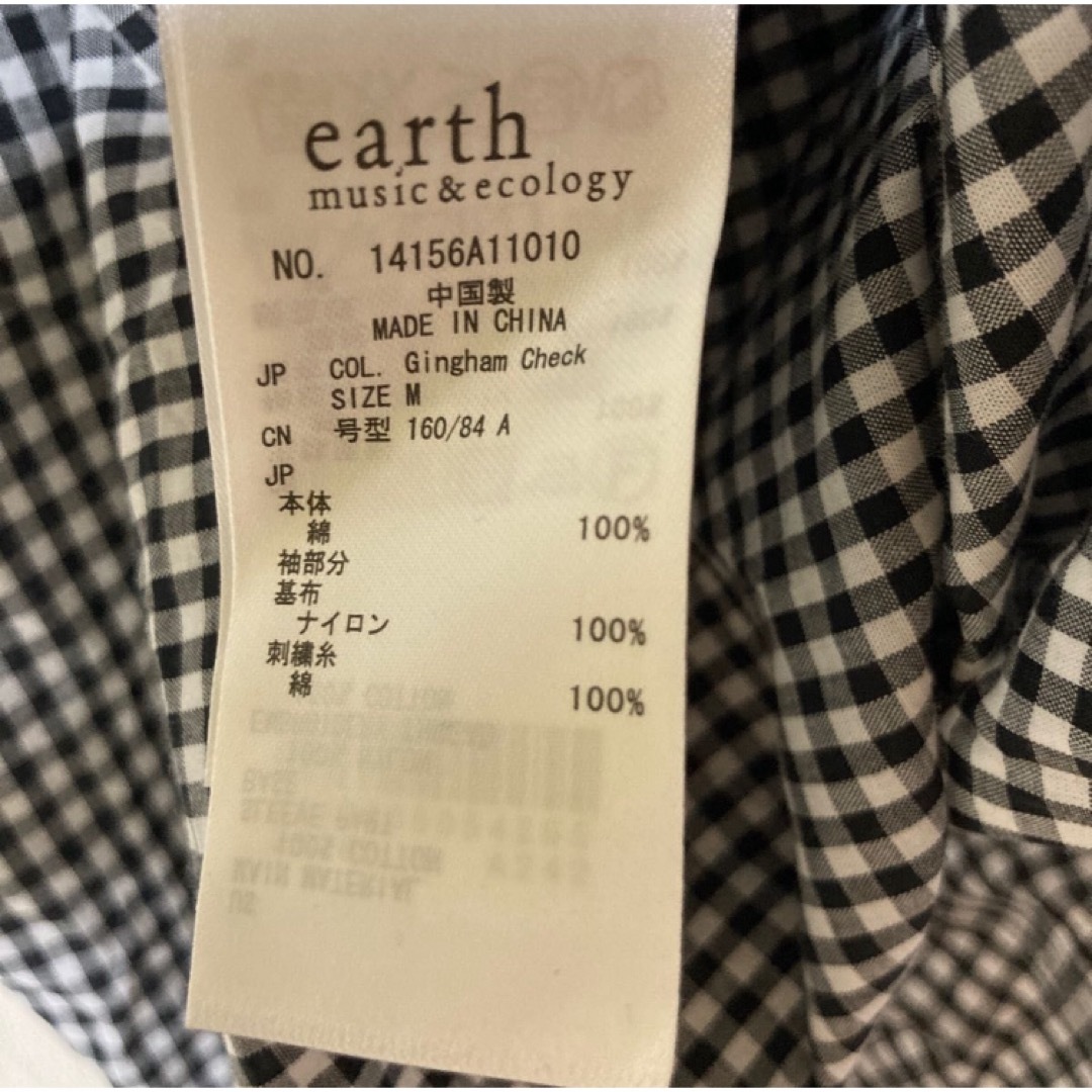 earth music & ecology(アースミュージックアンドエコロジー)の丸襟にお花レースパフスリーブの黒白ギンガムチェックブラウス　シャツ　半袖 レディースのトップス(シャツ/ブラウス(半袖/袖なし))の商品写真