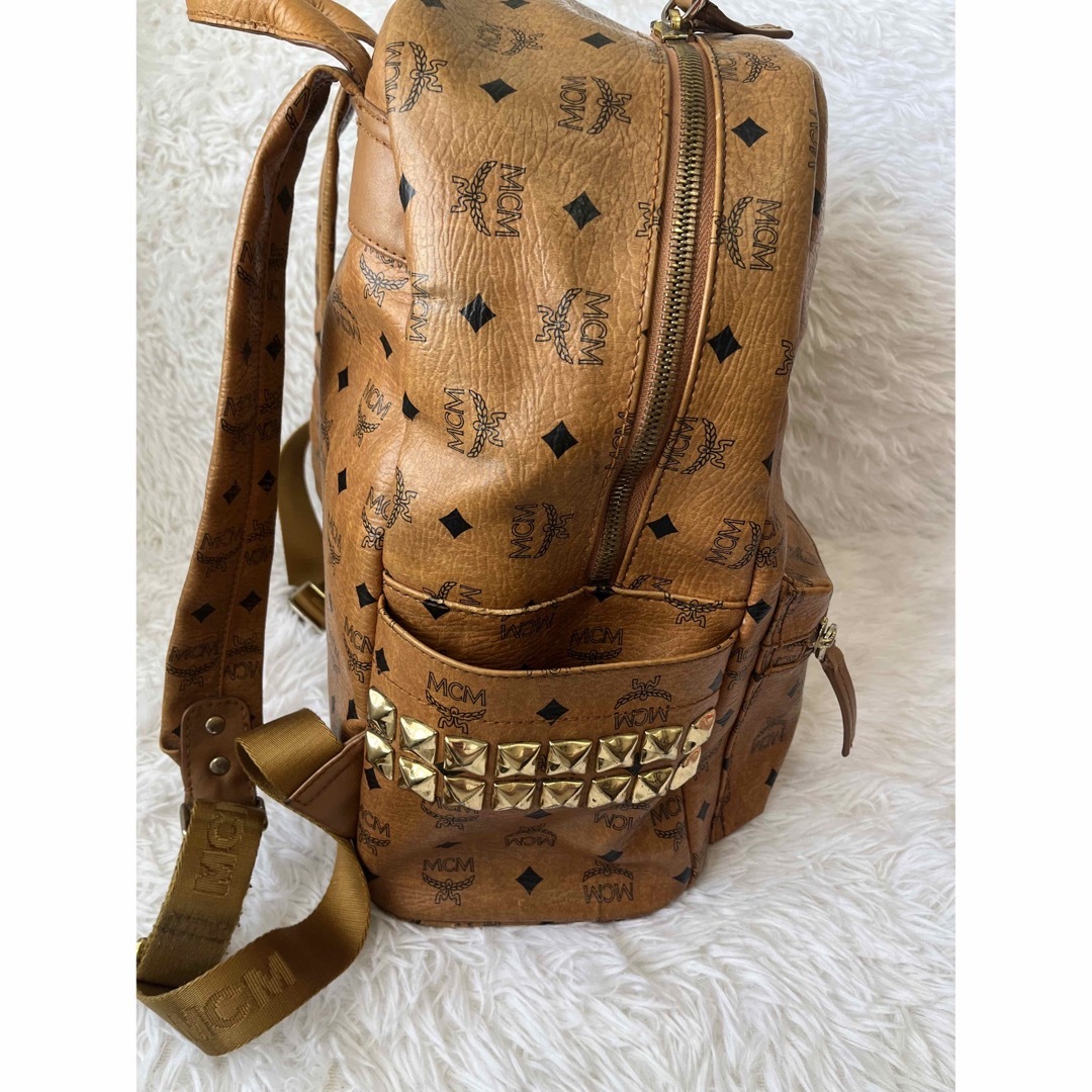 MCM - MCMリュックMサイズの通販 by AKA's shop|エムシーエムならラクマ