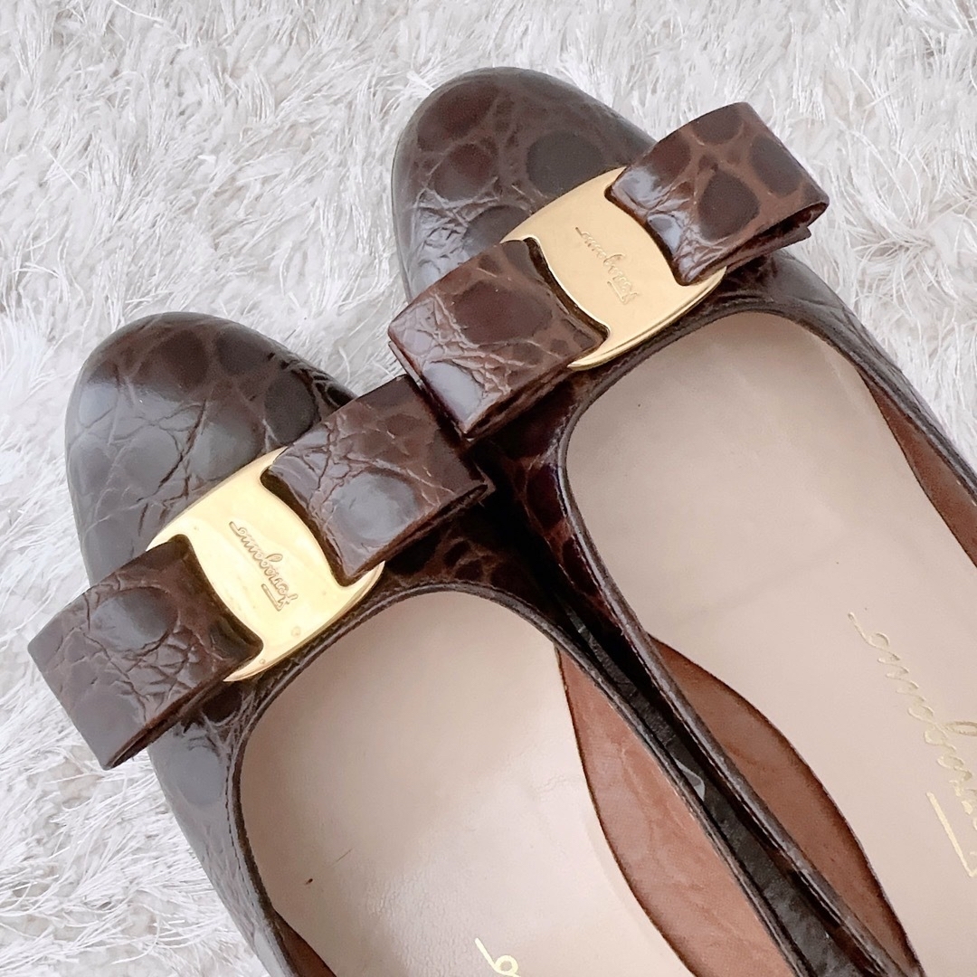 Salvatore Ferragamo - フェラガモ ヴァラリボン クロコ型押し Salvatore Ferragamo - フェラガモ ヴァラリボン クロコ型押し