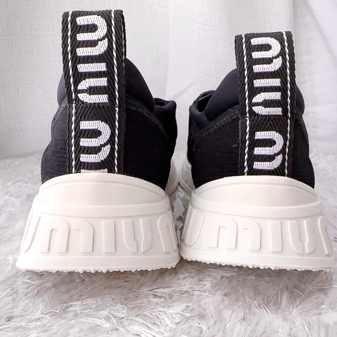 miumiu ミュウミュウ ロゴ入り クリスタルビジュー スニーカー スリッポン miumiu ミュウミュウ ロゴ入り クリスタルビジュー スニーカー スリッポン