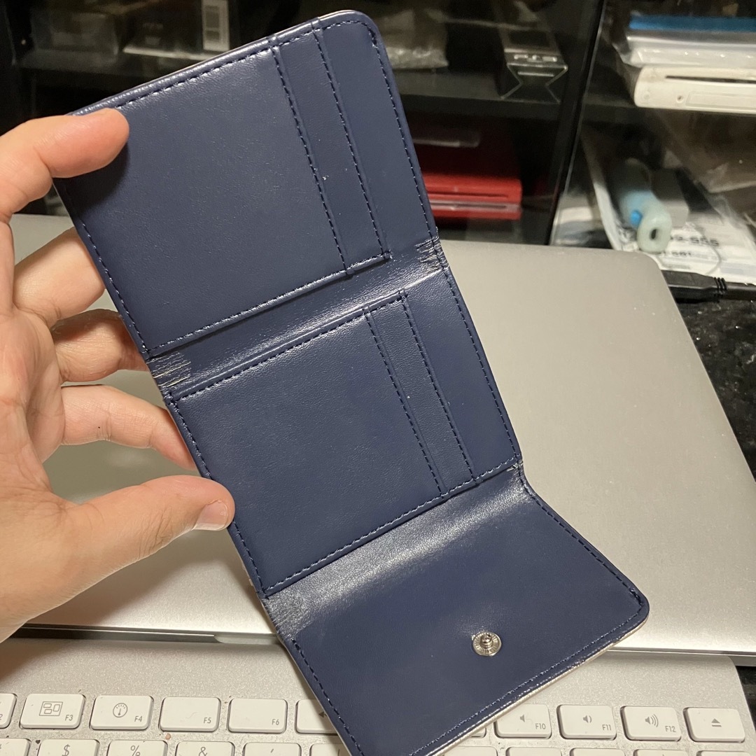 【スマイル】 三つ折り財布 / コンパクトウォレット / シルバー & ネイビー レディースのファッション小物(財布)の商品写真