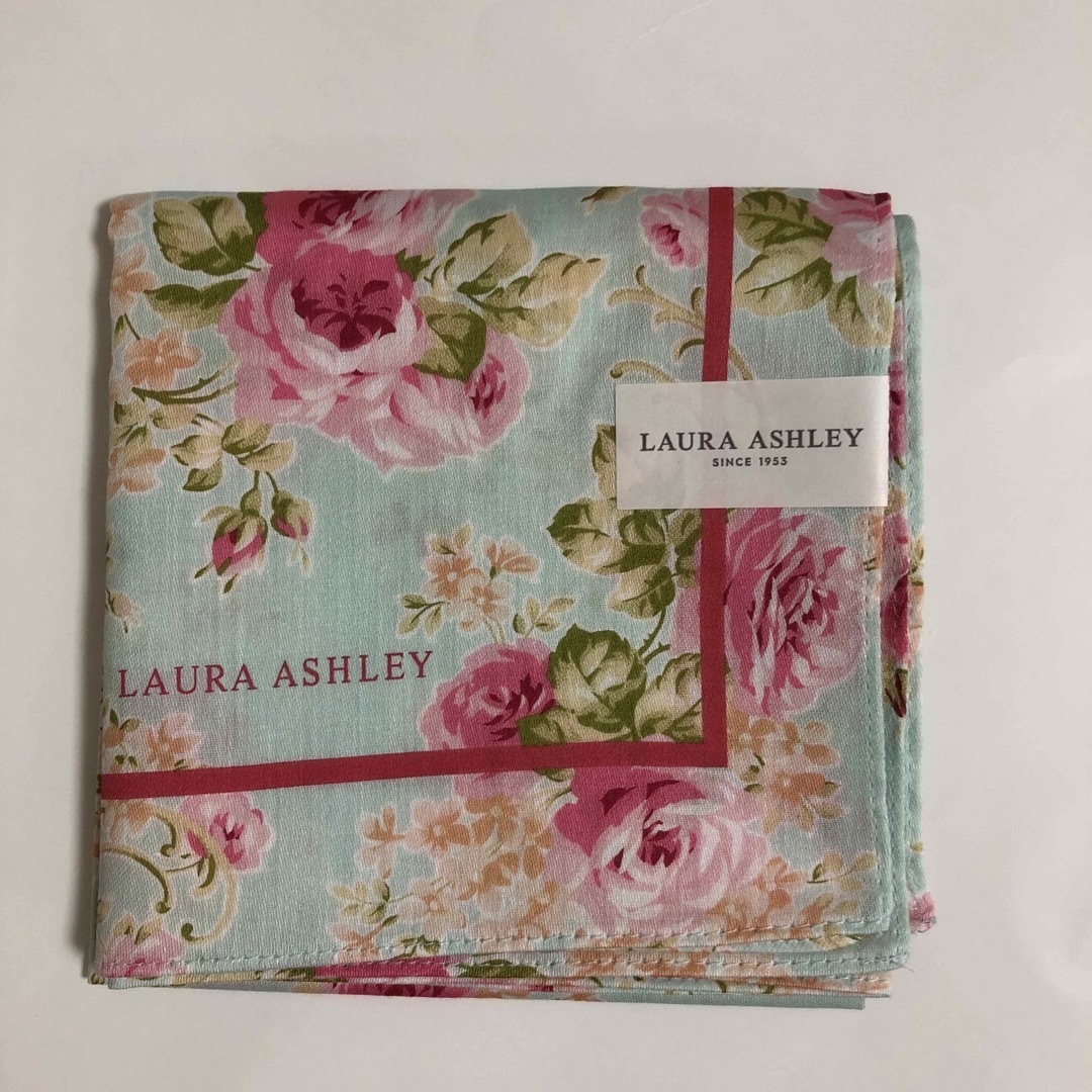 LAURA ASHLEY(ローラアシュレイ)のローラアシュレイ  ハンカチ　新品未使用 レディースのファッション小物(ハンカチ)の商品写真