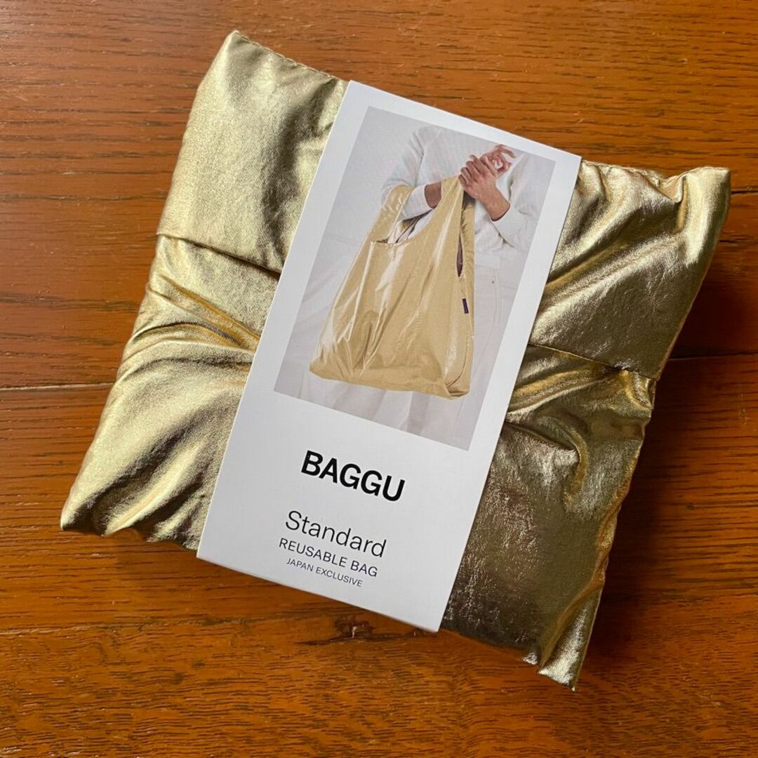 BAGGU(バグゥ)のBAGGU　STANDARD BAGGU　廃番品　メタリック ゴールド レディースのバッグ(エコバッグ)の商品写真