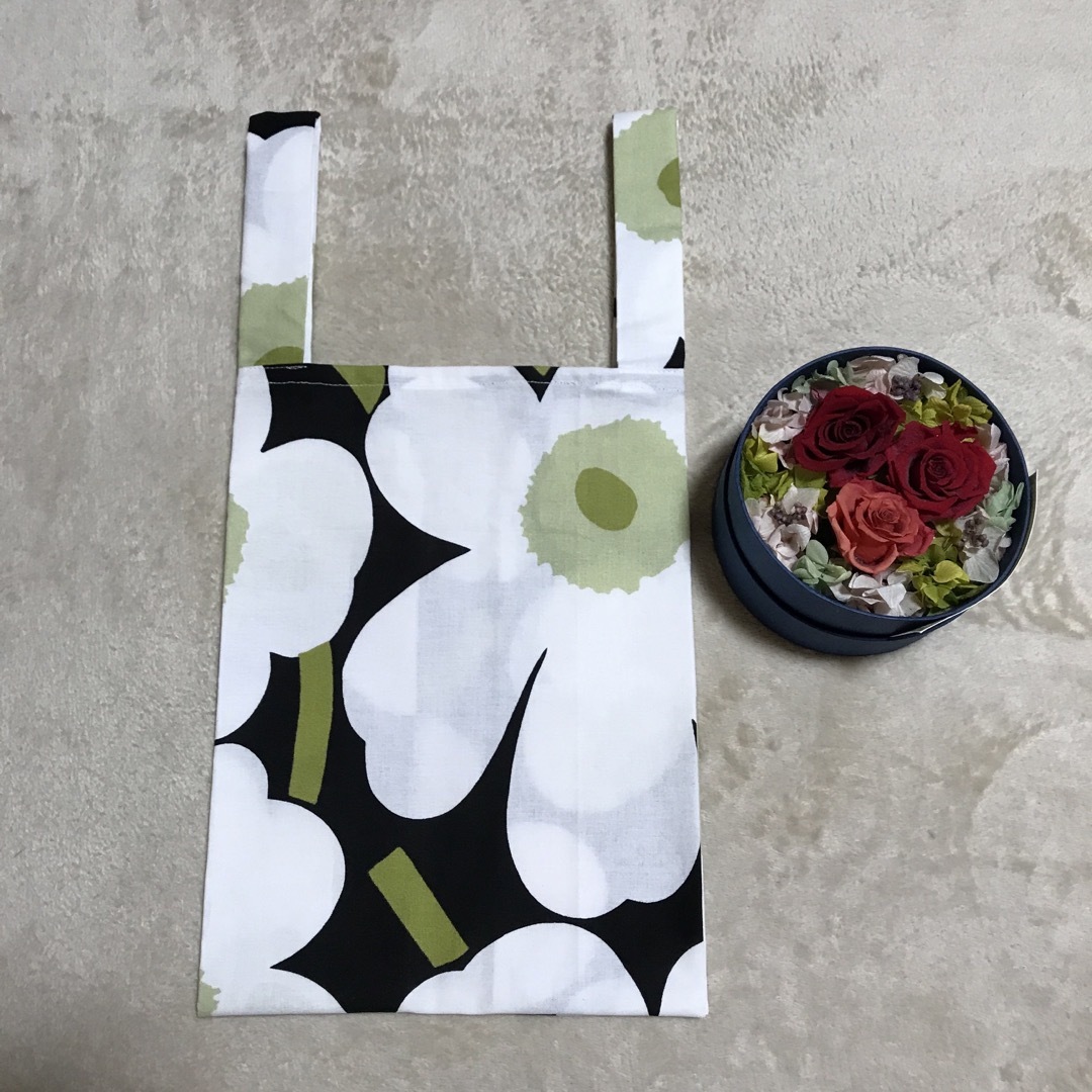 marimekko(マリメッコ)のマリメッコ 生地　ハンドメイド　ピエニウニッコ　コンビニバッグ ハンドメイドのファッション小物(バッグ)の商品写真