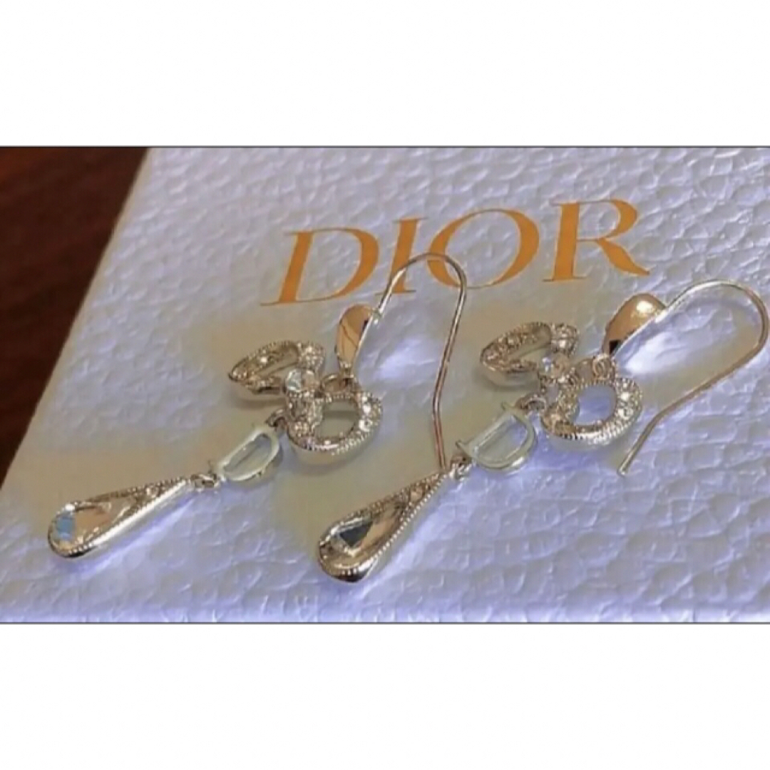 Dior 揺れるピアス Silver リボン Dロゴ 可愛い ストーン シルバー 2