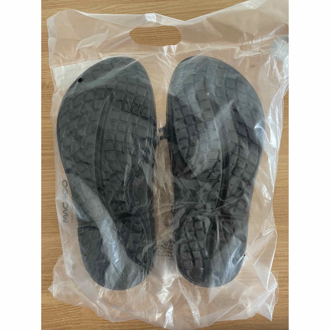 OOFOS(ウーフォス)の値下げ中❗️OOFOSウーフォス オリジナル EU38(24㎝)BLACK未使用 レディースの靴/シューズ(サンダル)の商品写真