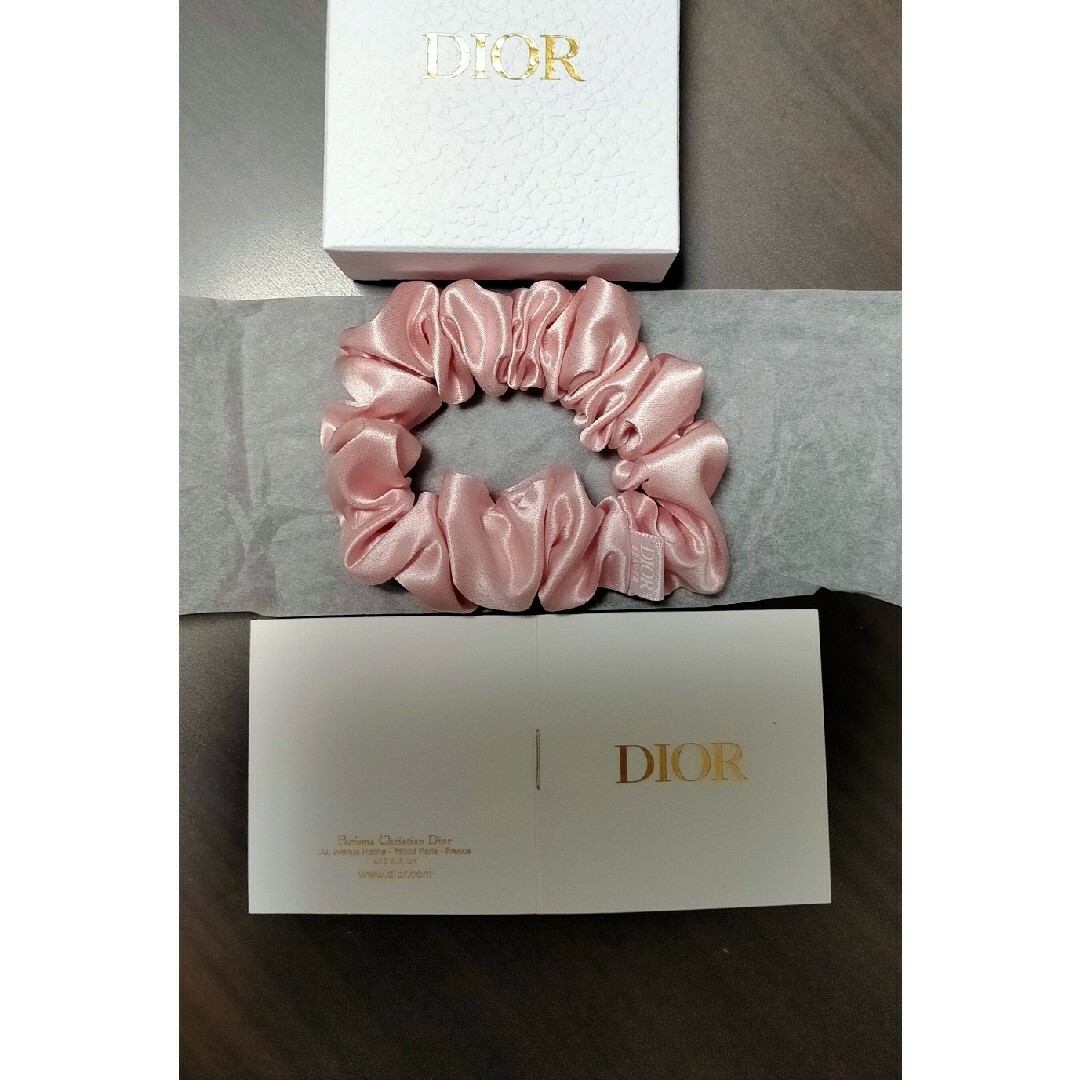 Christian Dior(クリスチャンディオール)の★★DIOR　非売品　シュシュ　ピンク　新品未使用品 レディースのヘアアクセサリー(ヘアゴム/シュシュ)の商品写真