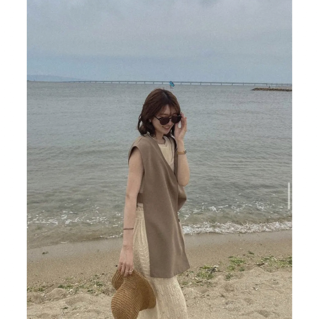 eaphi no collar slit middle vest hasune