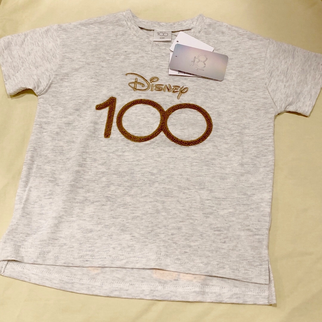 【新品、タグ付】ディズニー　100周年限定デザイン　Tシャツ　100cm キッズ/ベビー/マタニティのキッズ服女の子用(90cm~)(Tシャツ/カットソー)の商品写真