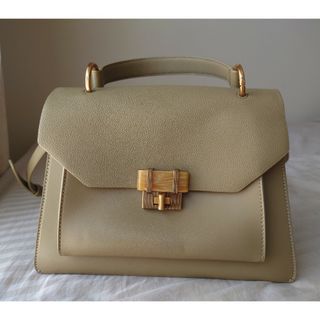 チャールズアンドキース(Charles and Keith)のストーンエンベリッシュド ジオメトリックバック （Khaki）(ショルダーバッグ)