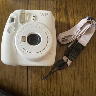 フジフイルム(富士フイルム)の富士フイルム instax mini8 プラス バニラ(1コ入)(フィルムカメラ)