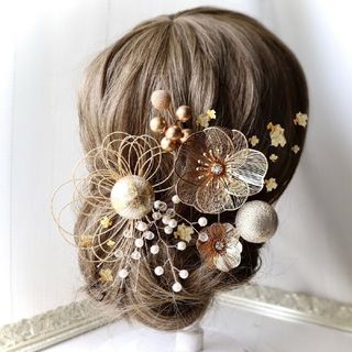和装髪飾り 金のメタルフラワーとパールピンの髪飾り 結婚式 卒業式 成人式 七五(ヘアピン)