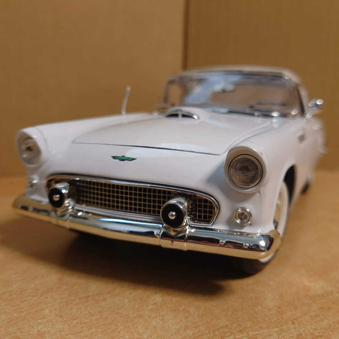 1/18 フォード サンダーバード オープンクーペ ホワイト 1956 Ford