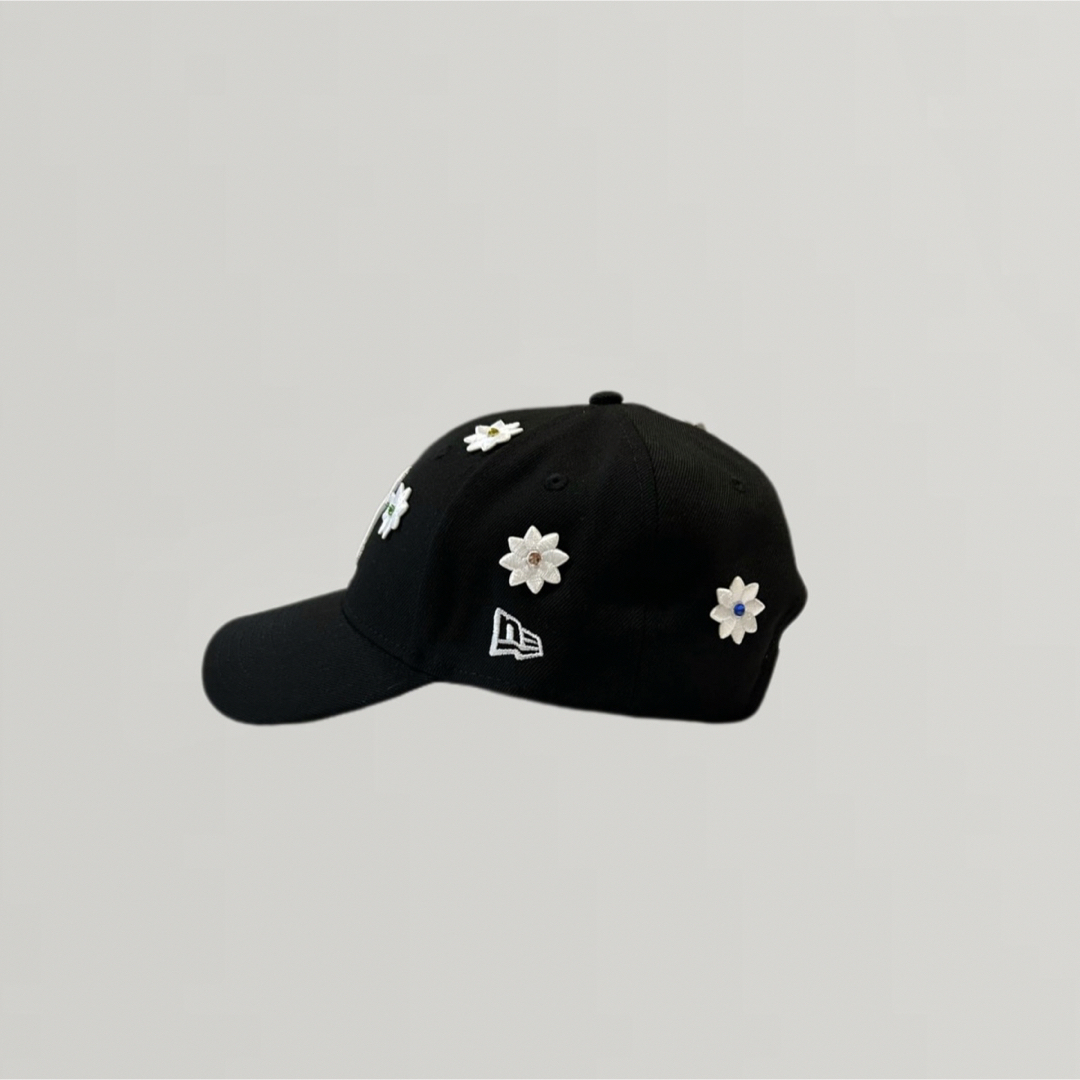 NEW ERA(ニューエラー)のRhinestone Flower Cap(Black) ★NICK GEAR★ メンズの帽子(キャップ)の商品写真