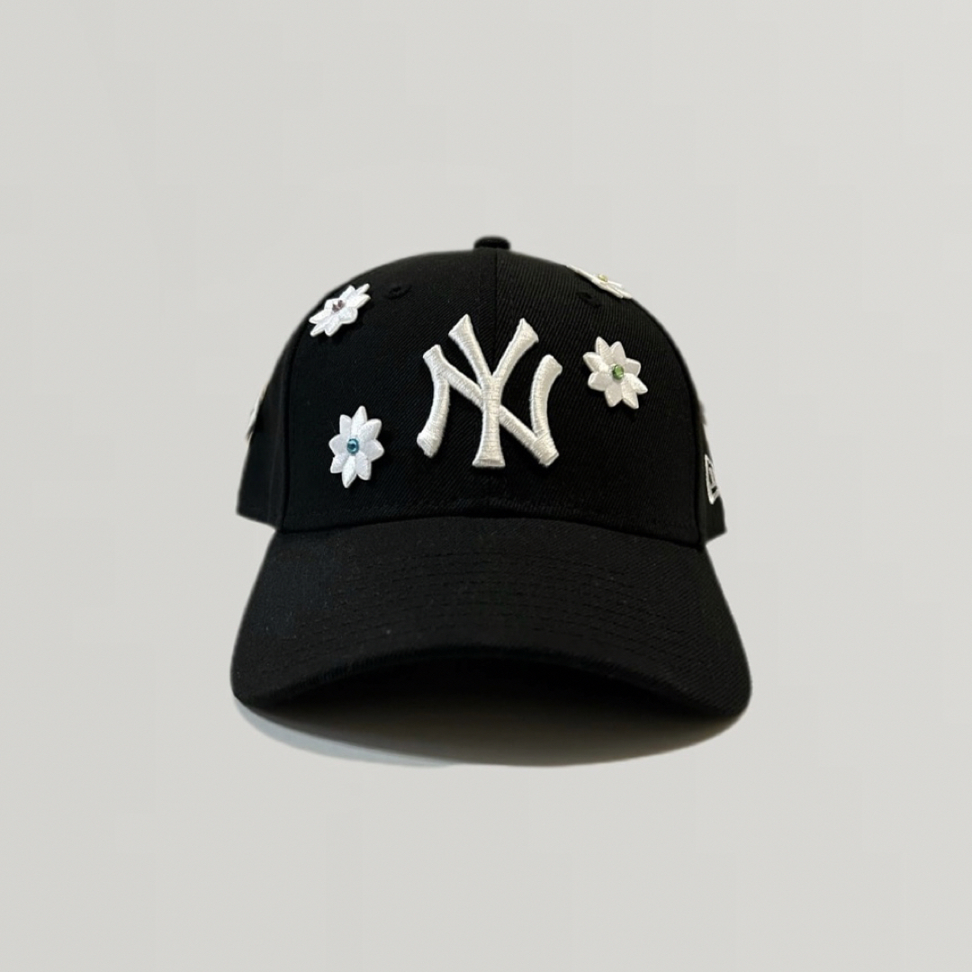 NEW ERA(ニューエラー)のRhinestone Flower Cap(Black) ★NICK GEAR★ メンズの帽子(キャップ)の商品写真