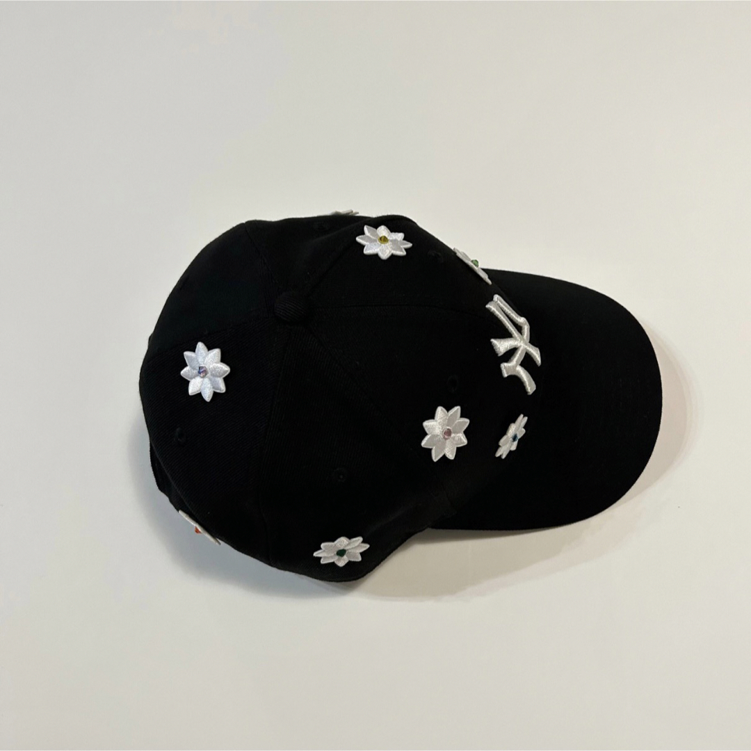 NEW ERA(ニューエラー)のRhinestone Flower Cap(Black) ★NICK GEAR★ メンズの帽子(キャップ)の商品写真
