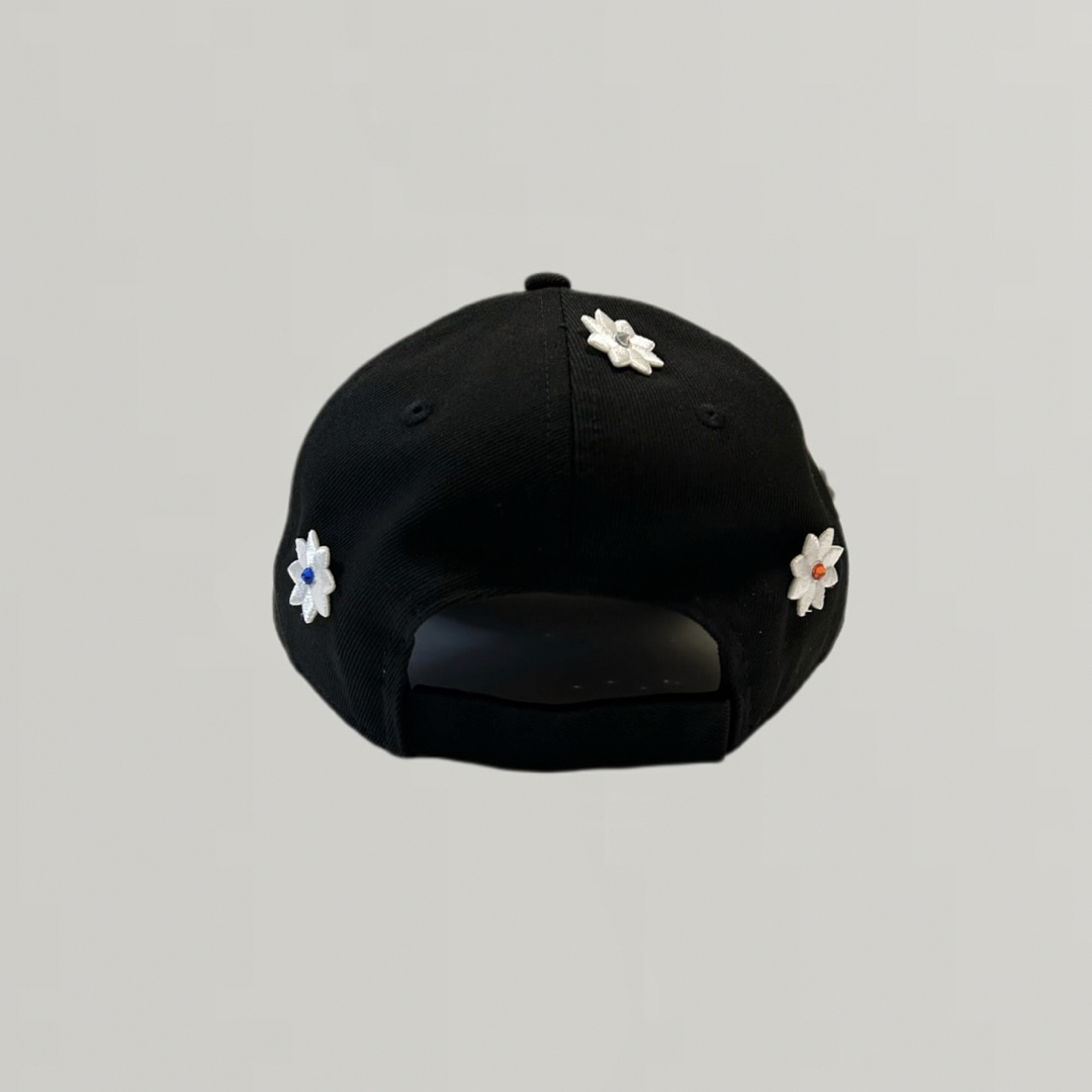 NEW ERA(ニューエラー)のRhinestone Flower Cap(Black) ★NICK GEAR★ メンズの帽子(キャップ)の商品写真