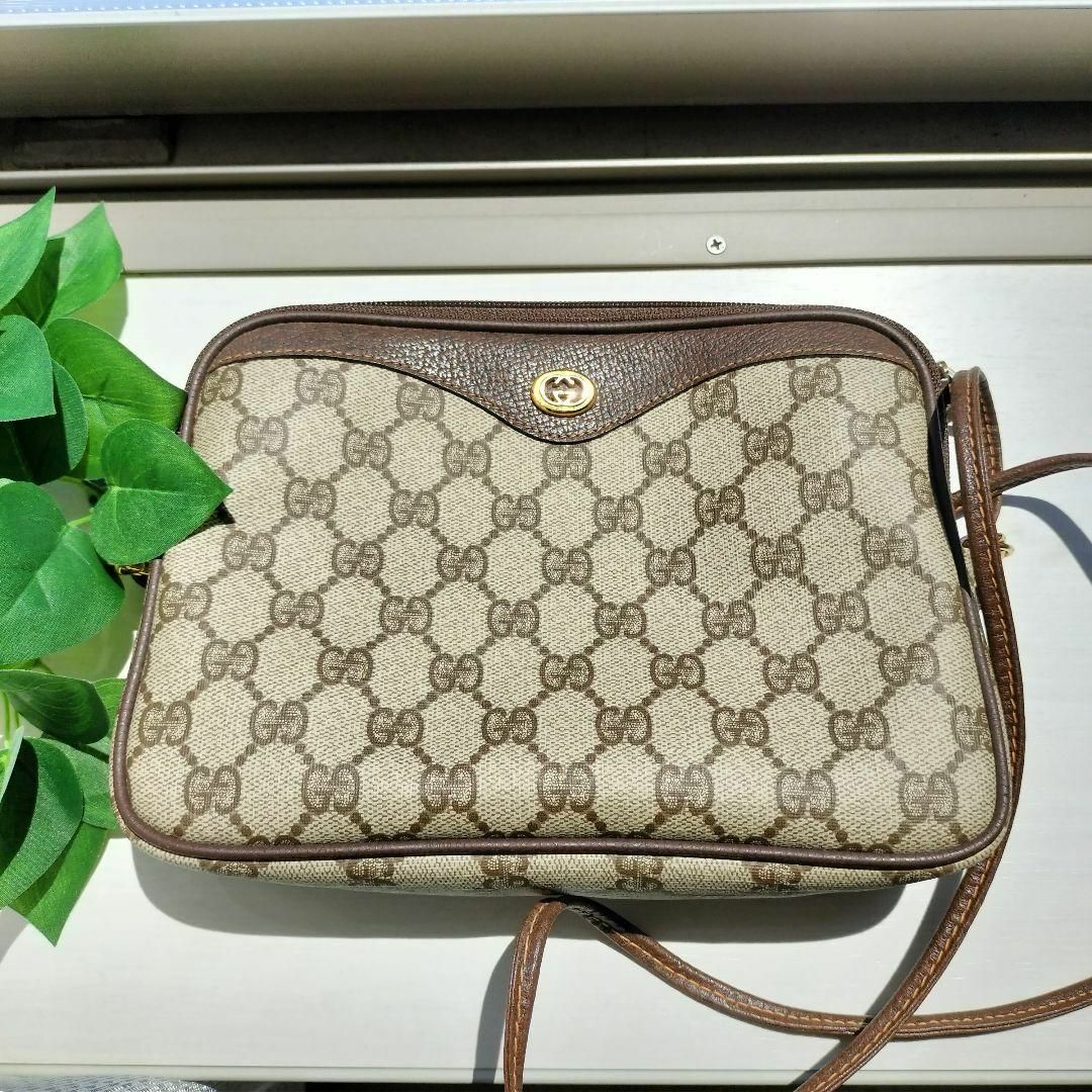 Gucci - 【美品】 GUCCI グッチ ショルダーバッグ ポシェット GG