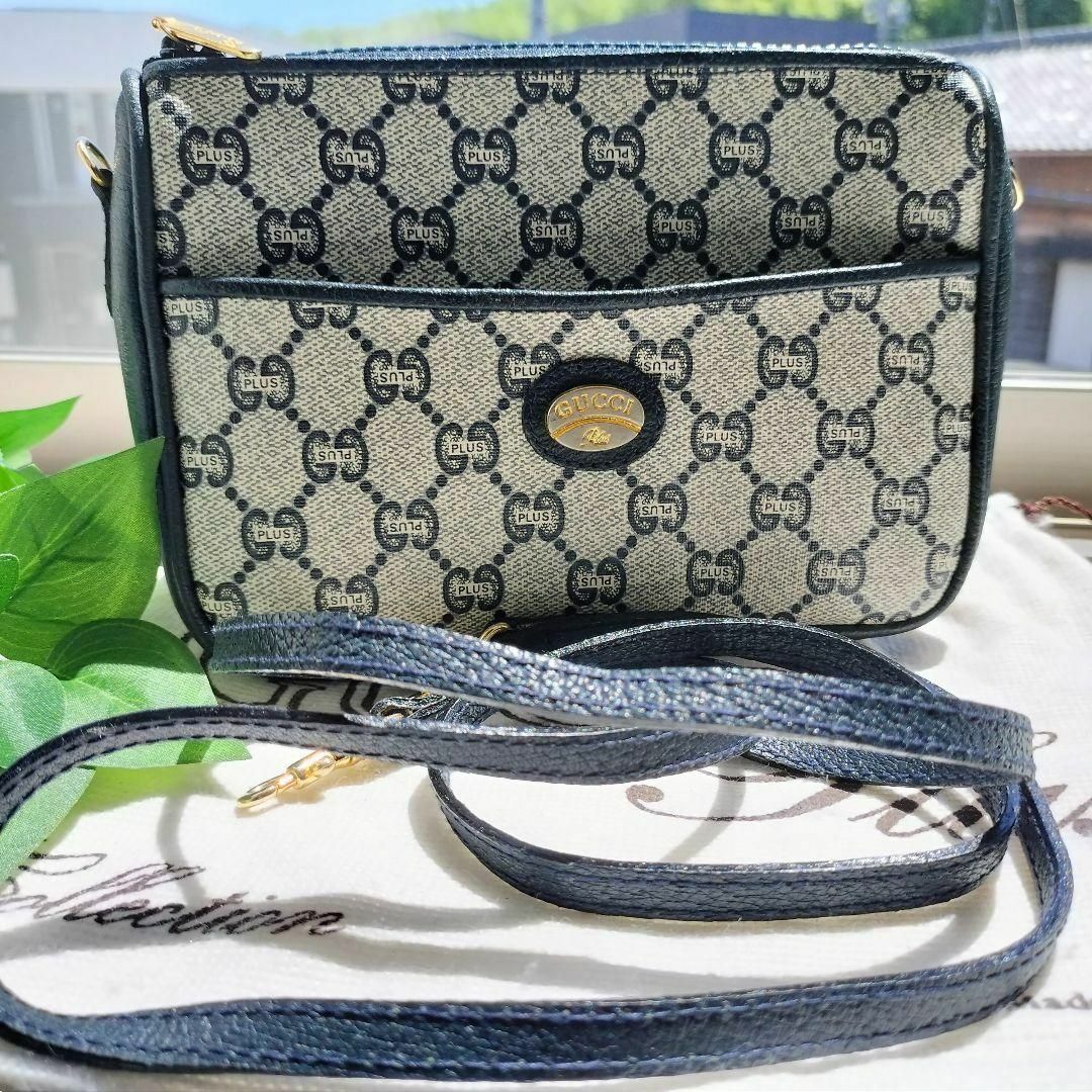 Gucci - 【美品】 GUCCI グッチ ショルダーバッグ ポシェット GG 白