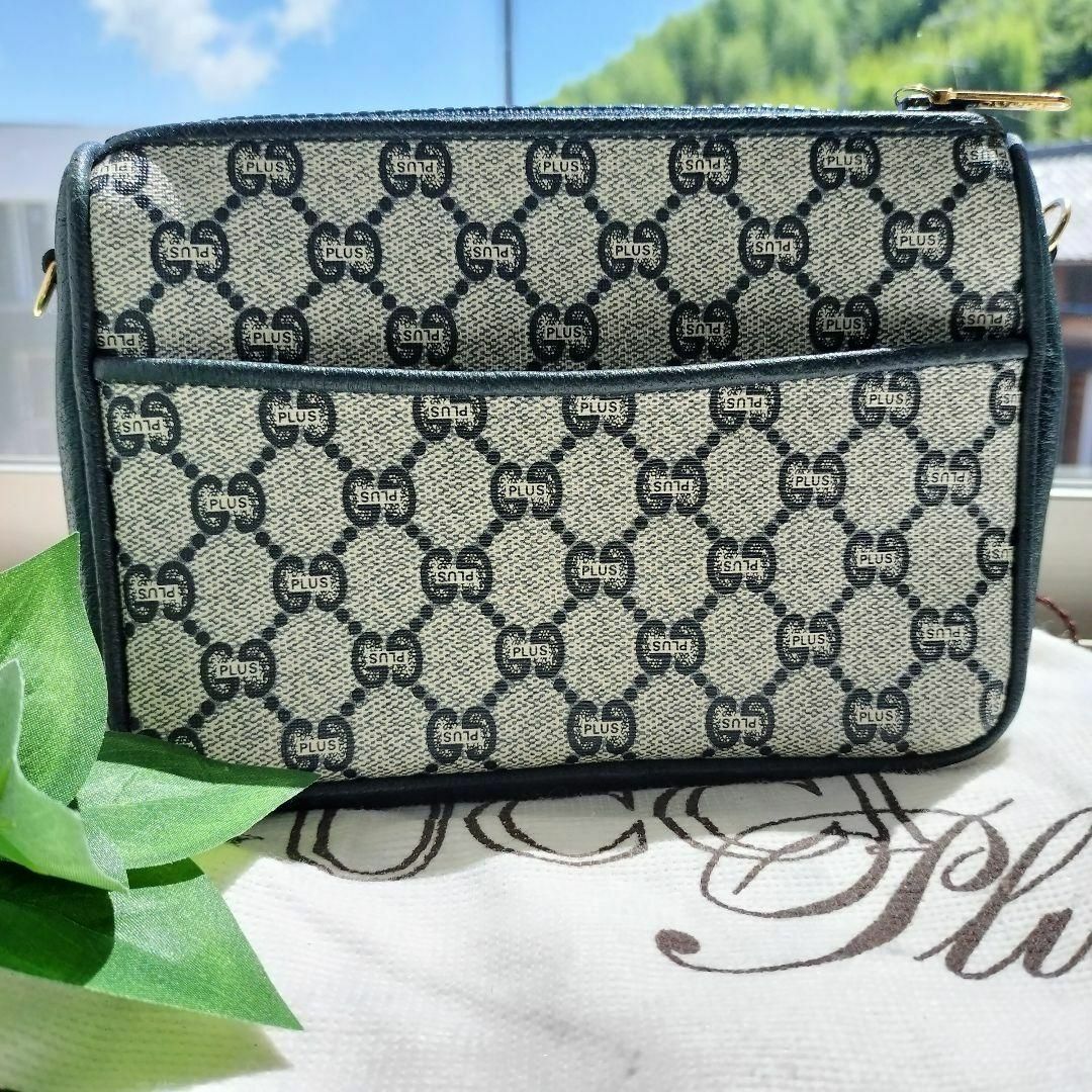 Gucci - 【美品】 GUCCI グッチ ショルダーバッグ ポシェット GG 白