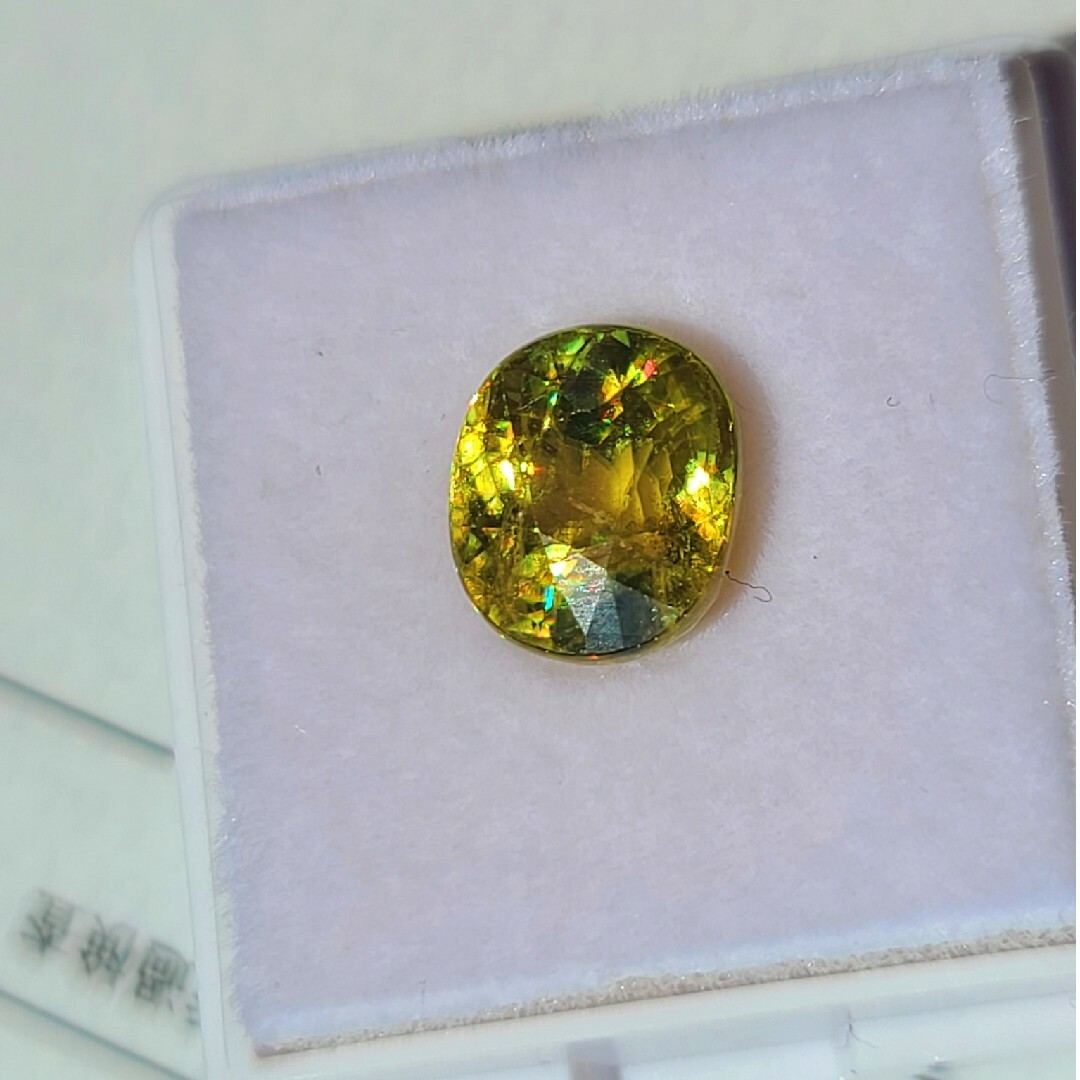 ギラギラファイア！美麗なスフェーン 0.77ct  ルース