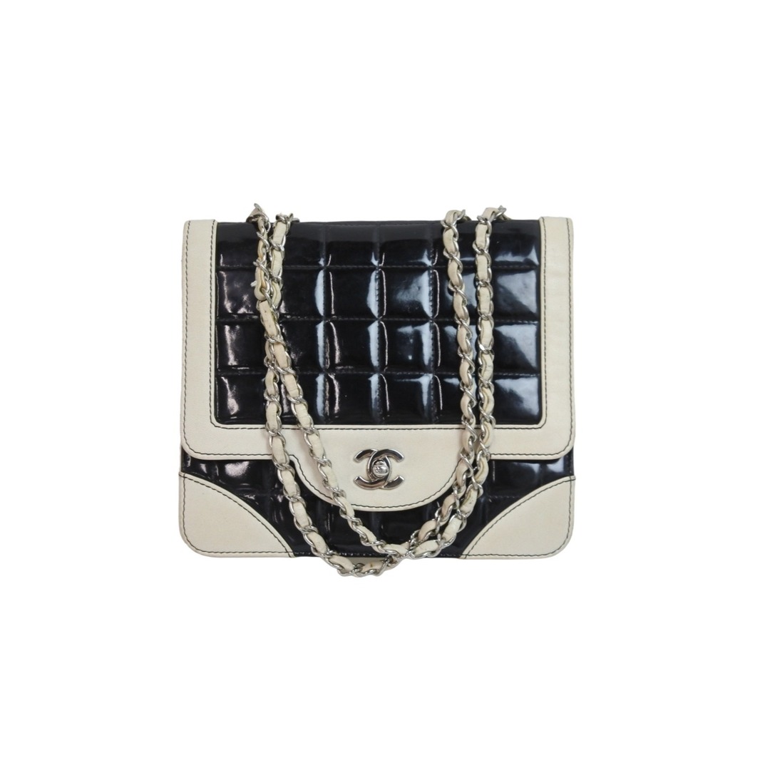 CHANEL シャネル　チョコバー ショルダーバッグ ラムスキ　シール有　6番台