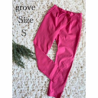 グローブ(grove)のgrove ピンクテーパードパンツ　ウエストゴム　アンクル丈(カジュアルパンツ)