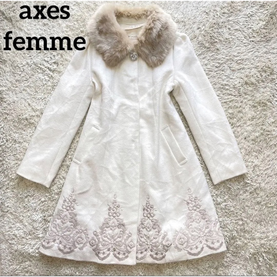 axes femme(アクシーズファム)のaxes femme　2way刺繍ロングコート　ホワイト　ビジュー　ファー　M レディースのジャケット/アウター(ロングコート)の商品写真