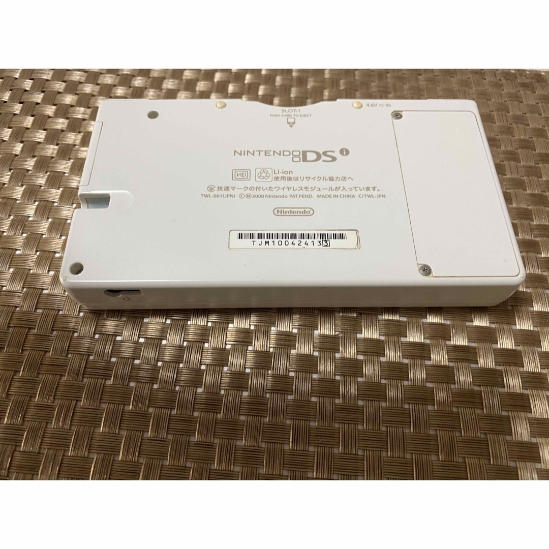 ニンテンドー DSi   ソフト8個付き エンタメ/ホビーのゲームソフト/ゲーム機本体(携帯用ゲーム機本体)の商品写真