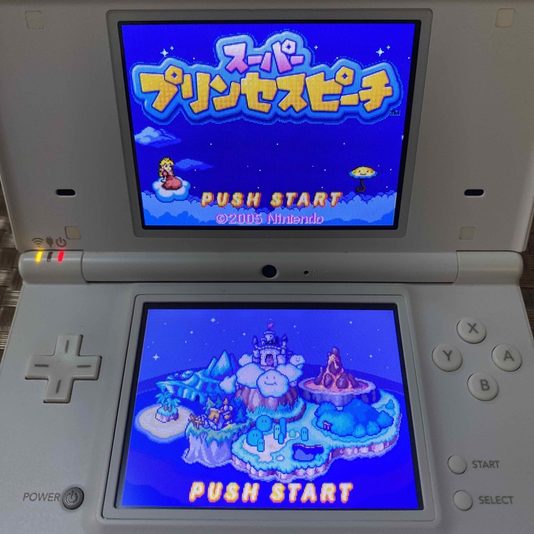 ニンテンドー DSi   ソフト8個付き エンタメ/ホビーのゲームソフト/ゲーム機本体(携帯用ゲーム機本体)の商品写真