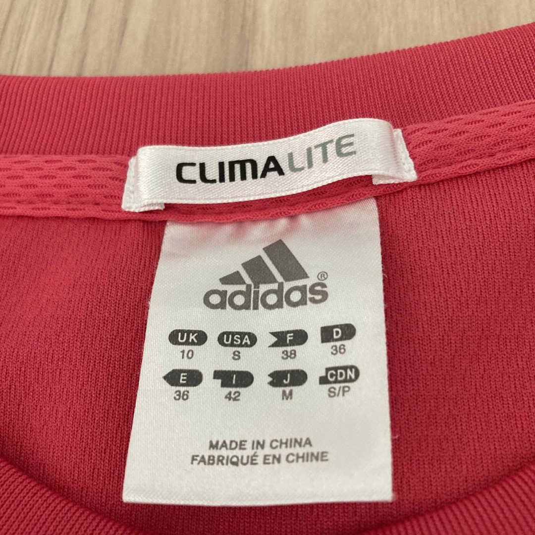 adidas(アディダス)のadidas レディースTシャツ サイズM レディースのトップス(Tシャツ(半袖/袖なし))の商品写真