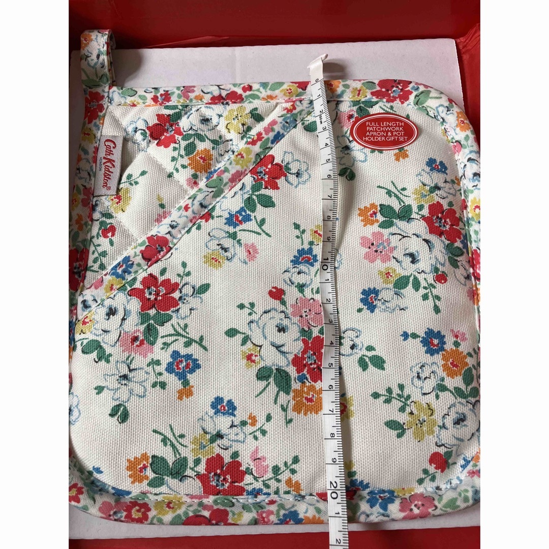 Cath Kidston(キャスキッドソン)の最終価格‼️Cath Kidston キャスキッドソン　鍋敷き　新品　未使用　 インテリア/住まい/日用品のキッチン/食器(収納/キッチン雑貨)の商品写真