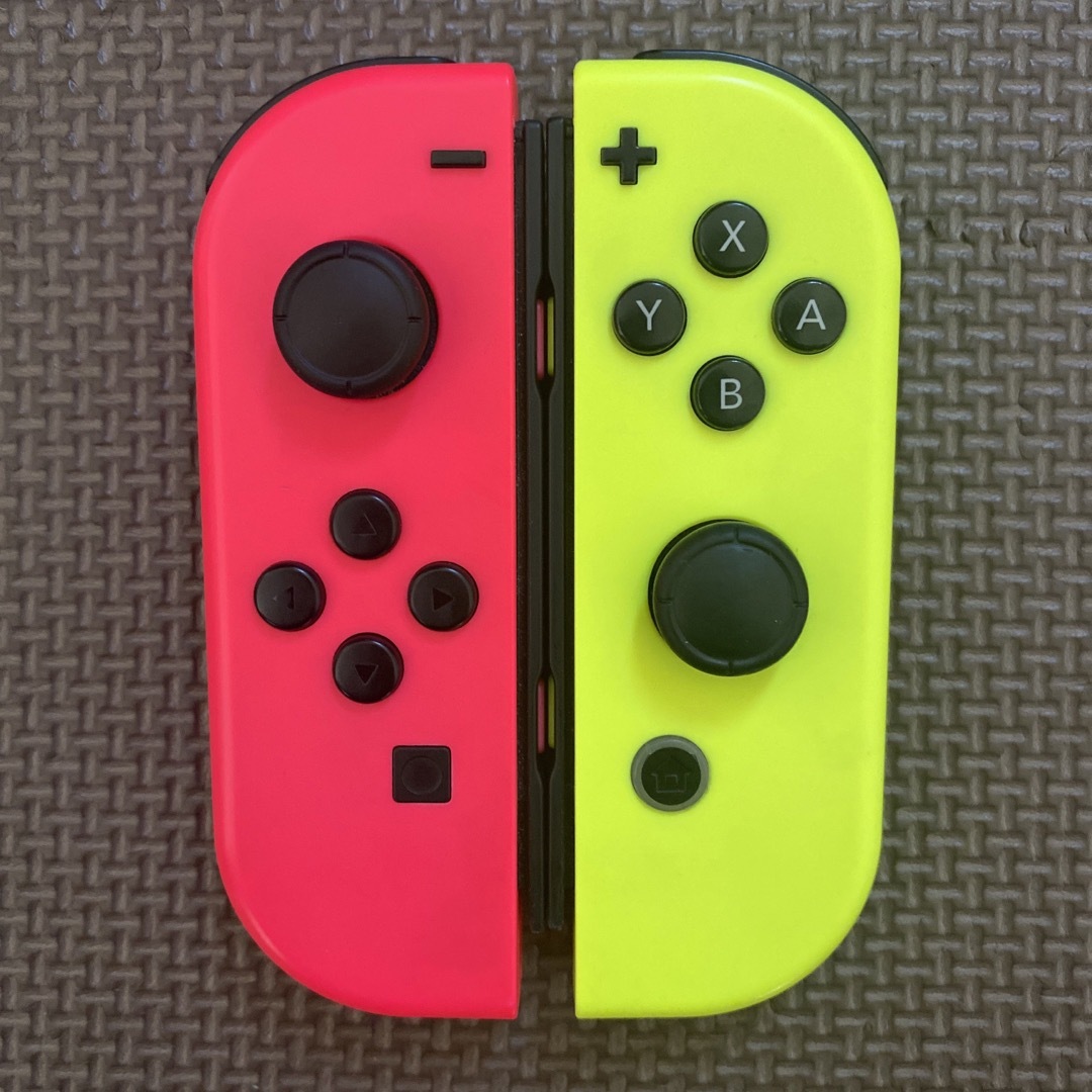 Nintendo Switch(ニンテンドースイッチ)の任天堂Switchジョイコンネオンピンク、ネオンイエロー エンタメ/ホビーのゲームソフト/ゲーム機本体(家庭用ゲーム機本体)の商品写真