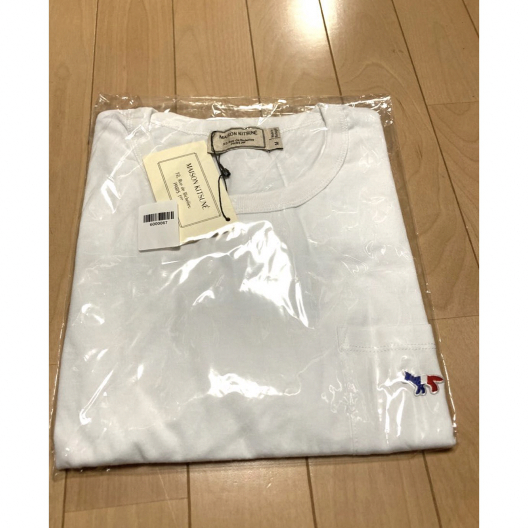 MAISON KITSUNE'(メゾンキツネ)のメゾンキツネ　トリコロール　ポケットTシャツ【新品未使用】 レディースのトップス(Tシャツ(半袖/袖なし))の商品写真