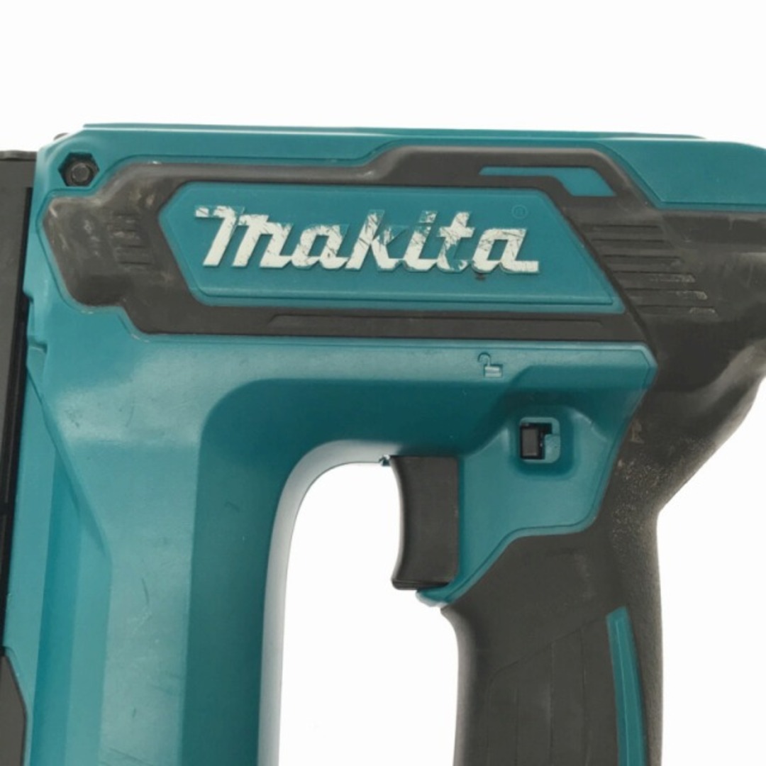 Makita - ☆比較的綺麗です☆makita マキタ 18V 35mm 充電式面木釘打機