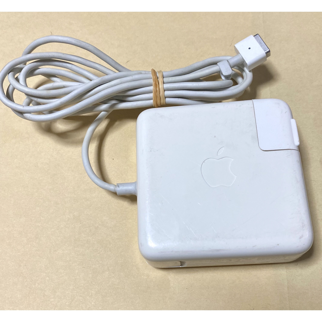 Apple(アップル)の☆送料込み☆中古純正品アップルAppleアダプターA1184 スマホ/家電/カメラのPC/タブレット(PC周辺機器)の商品写真