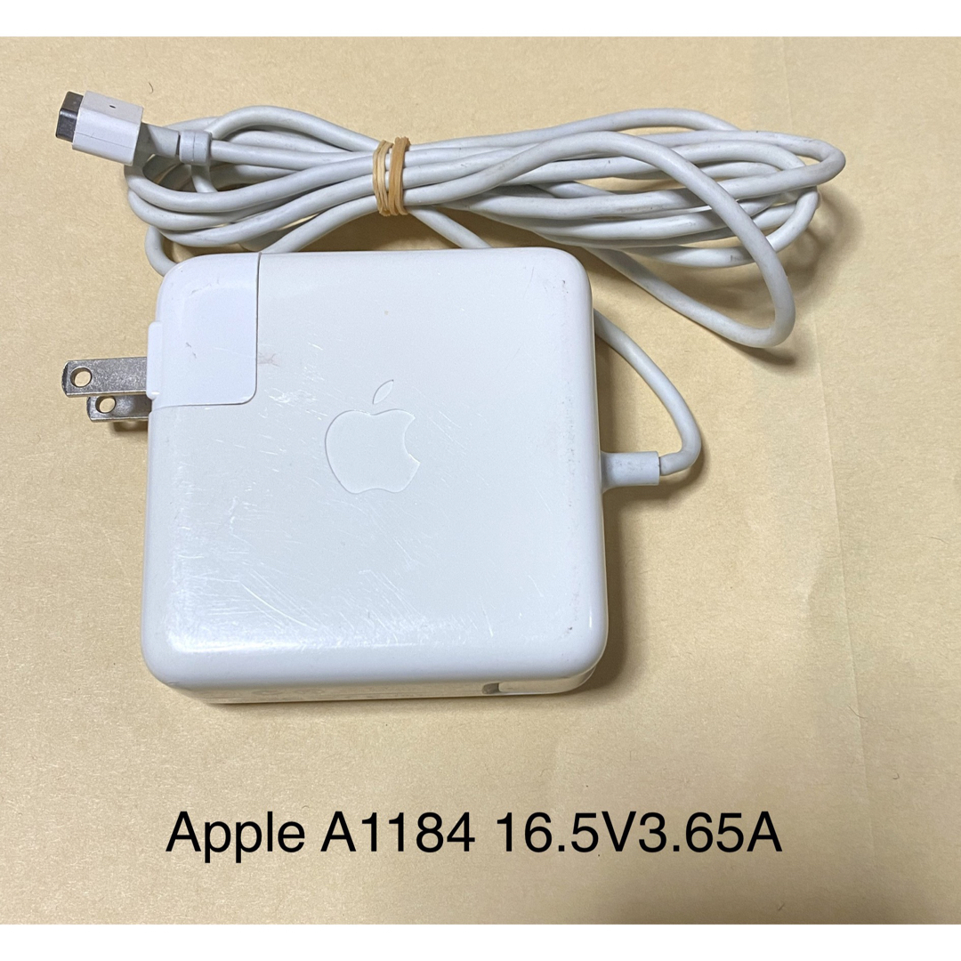 Apple(アップル)の☆送料込み☆中古純正品アップルAppleアダプターA1184 スマホ/家電/カメラのPC/タブレット(PC周辺機器)の商品写真