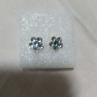 スワロフスキー(SWAROVSKI)のピアス クリスタルガラス K18 イエローゴールド フラワーモチーフ gold/(ピアス)