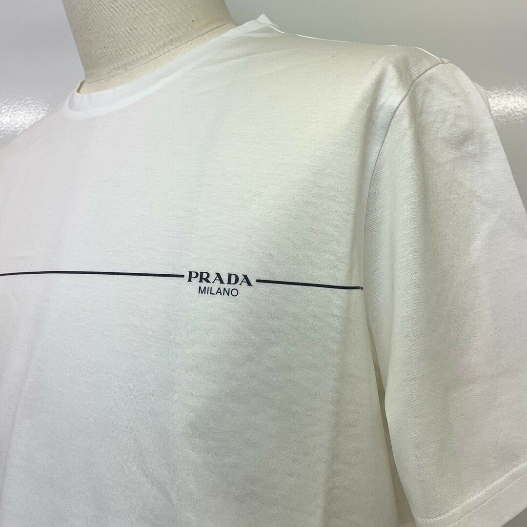 PRADA(プラダ)の新品未使用　PRADA プラダ　ロゴ　Tシャツ　ホワイト　XLサイズ　メンズ メンズのトップス(Tシャツ/カットソー(半袖/袖なし))の商品写真