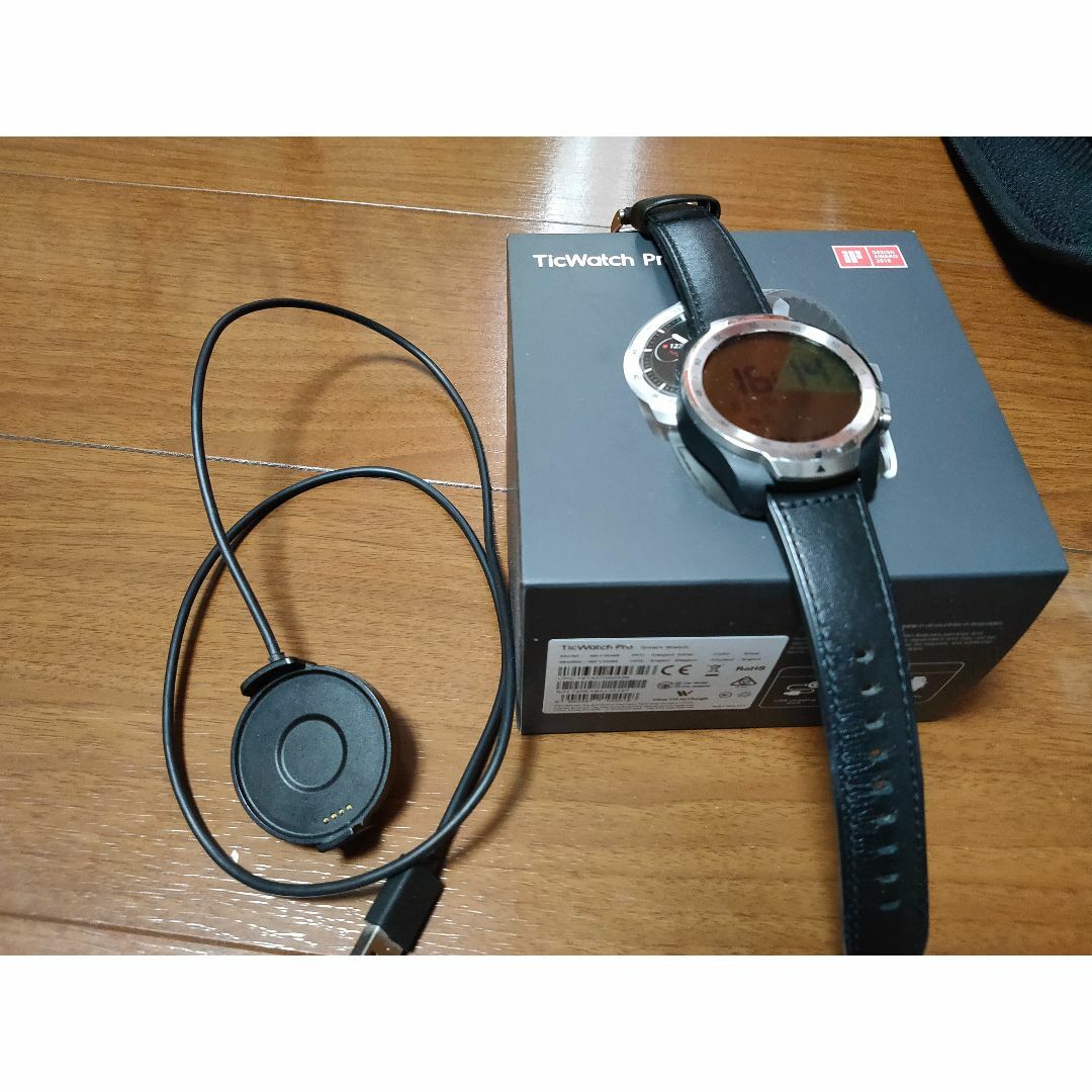 Mobvoi TicWatch Pro 中古（付属品同封） メンズの時計(腕時計(デジタル))の商品写真