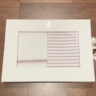 グッチ(Gucci)のGUCCI スタイ　グッチ　ベビー　baby 新品　ギフト(ベビースタイ/よだれかけ)