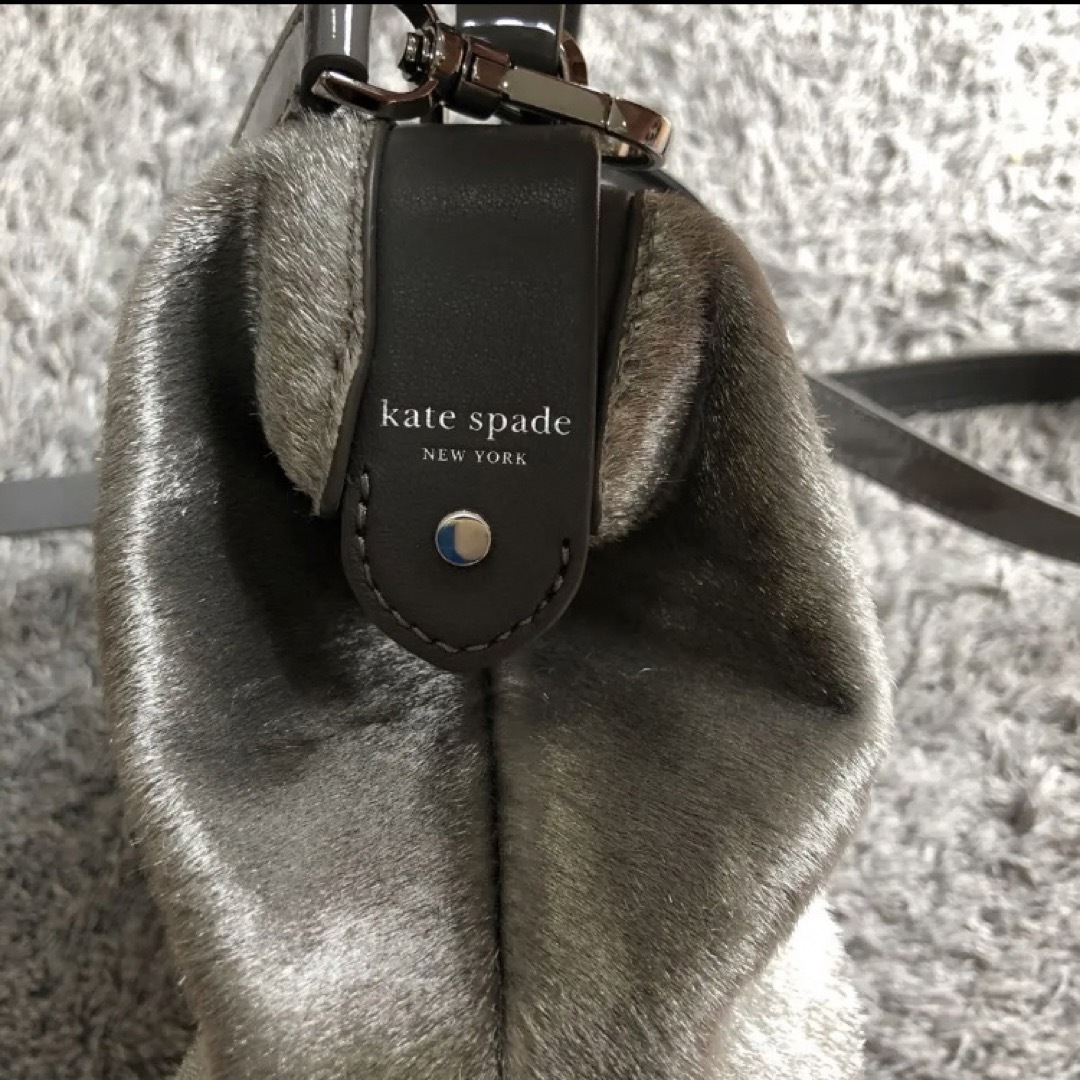 kate spade new york(ケイトスペードニューヨーク)のほぼ新品　ケイトスペード　ショルダーバッグ　ファー　 レディースのバッグ(ショルダーバッグ)の商品写真