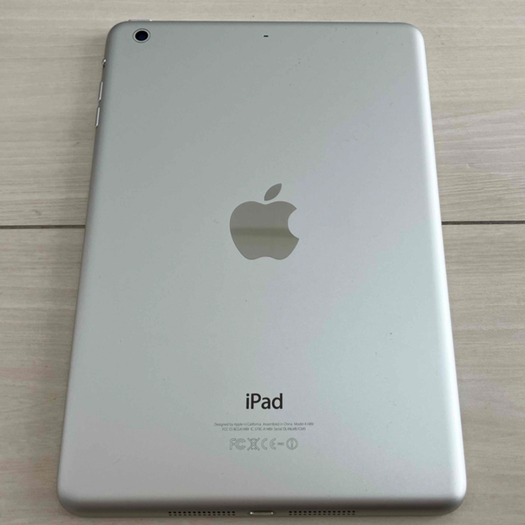 Apple(アップル)のApple iPad mini 2 WiFi 32GB シルバー スマホ/家電/カメラのPC/タブレット(タブレット)の商品写真