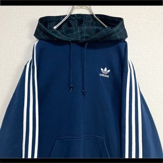 adidas アディダス 背開刺繍柄ロングパーカー