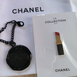 シャネル(CHANEL)のシャネル　ノベルティポーチ&ピンバッチ&チャーム　3点！　非売品(ノベルティグッズ)