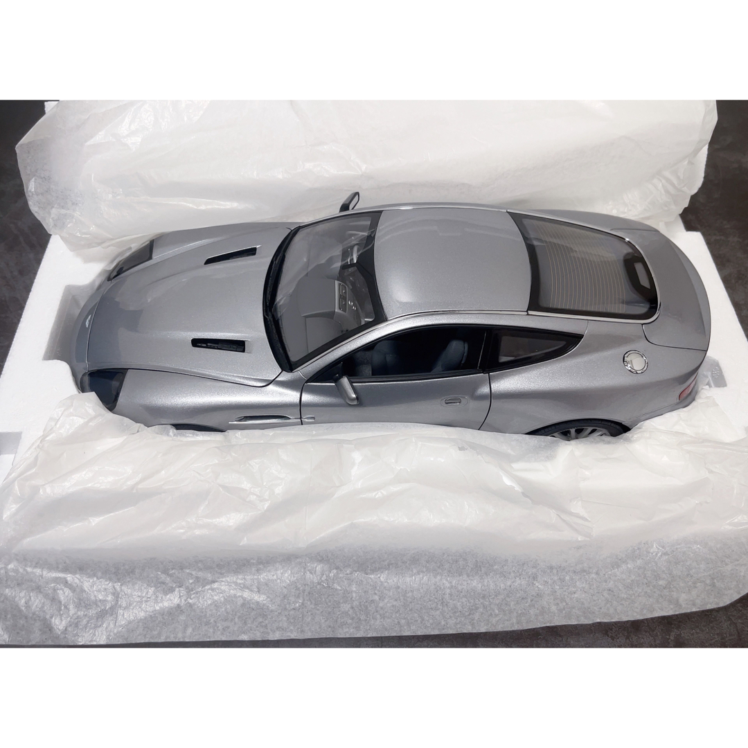 大人女性の 京商 1 12 ASTON MARTIN V12 007 ミニカー 新品