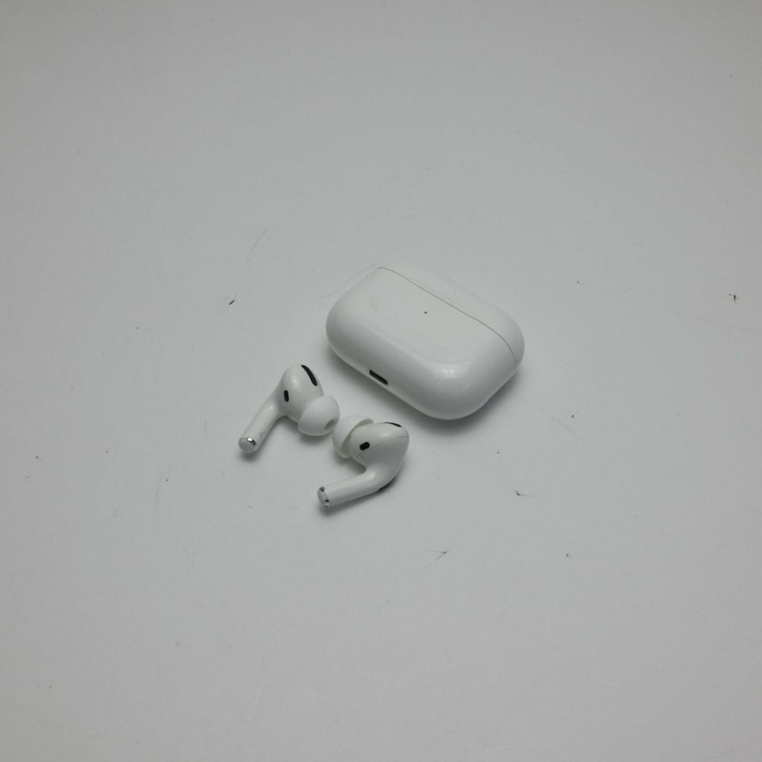 Apple(アップル)のAirPods Pro ホワイト  スマホ/家電/カメラのオーディオ機器(ヘッドフォン/イヤフォン)の商品写真