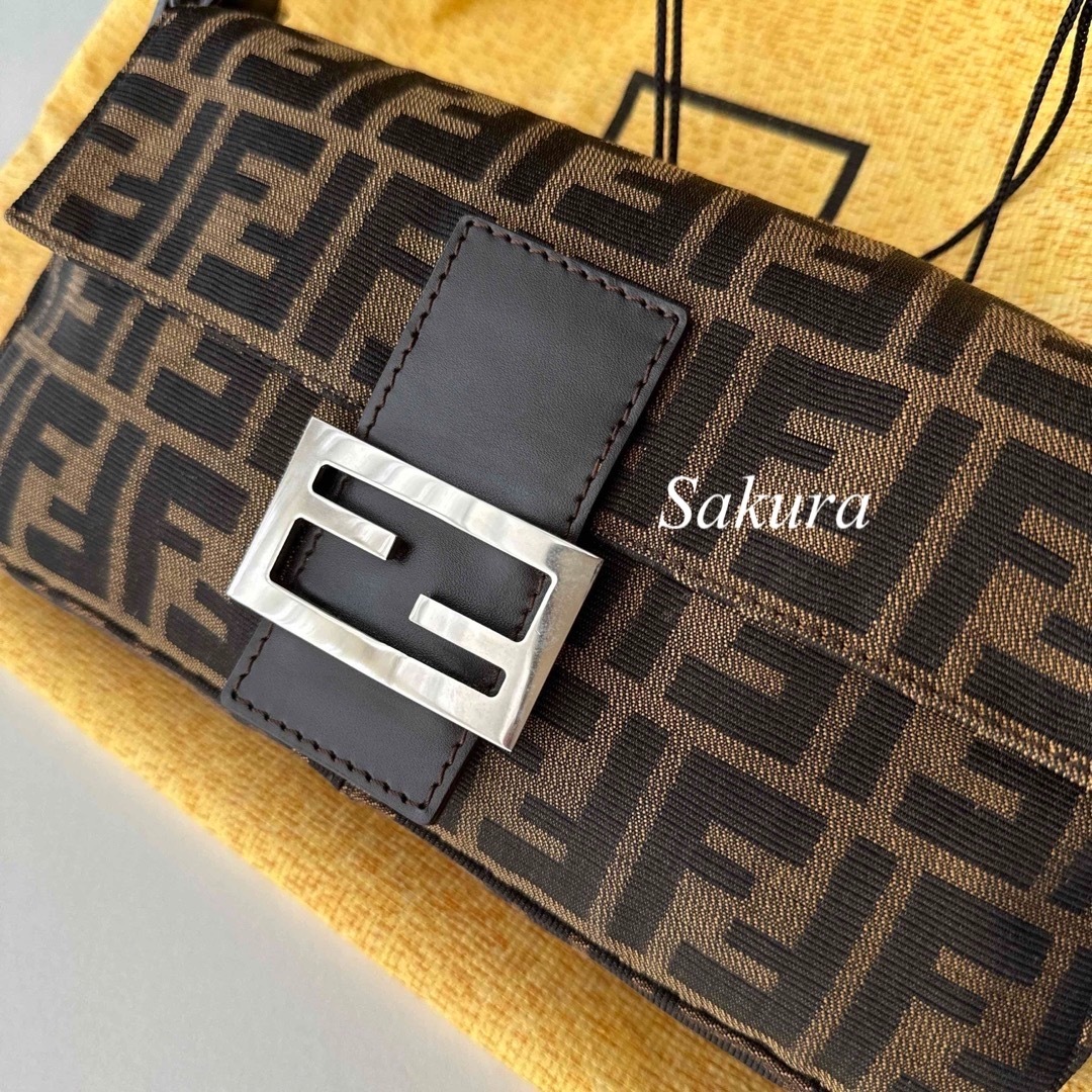 フェンディFENDI マンマバケット ズッカ柄