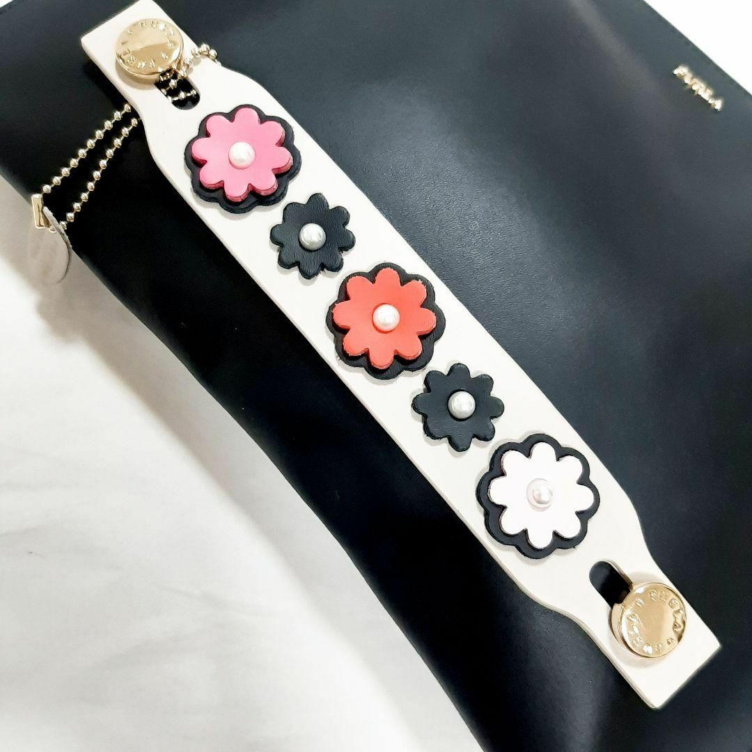 Furla(フルラ)の極美品　フルラ　花　フラワー　クラッチバッグ　ブラック　黒　レザー　革　結婚式 レディースのバッグ(クラッチバッグ)の商品写真